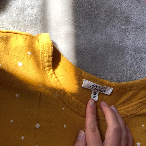 Cute Top!! - Picture 2 of 2